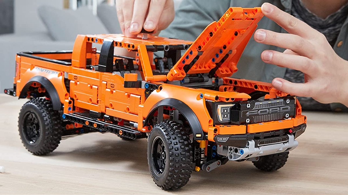 Save 44% on LEGO Technic Ford F-150 Raptor at Zavvi