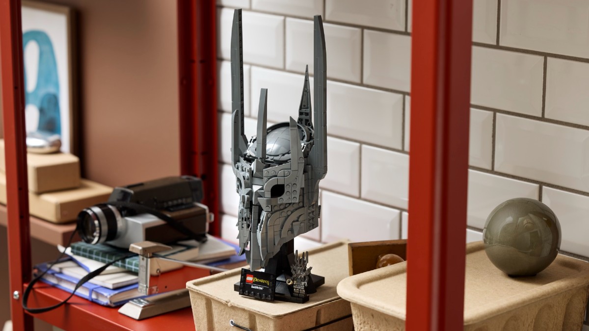 LEGO Icons 11373 The Lord of the Rings: Sauron's Helmet revealed