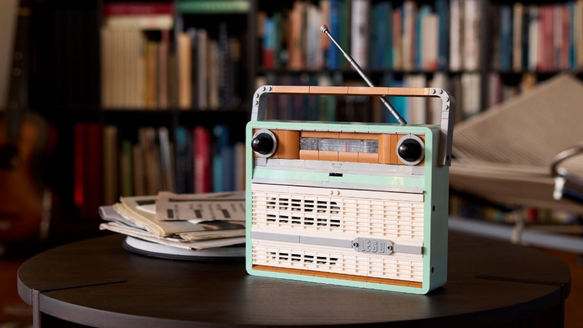 Listen to LEGO Icons 10334 Retro Radio in action