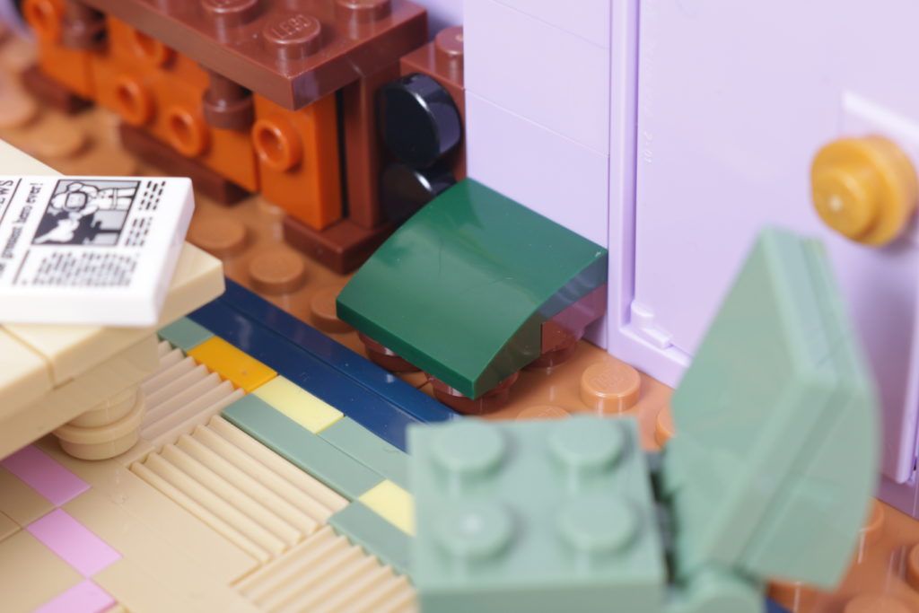 LEGO Creator Expert 10292 Friends Apartments review 38