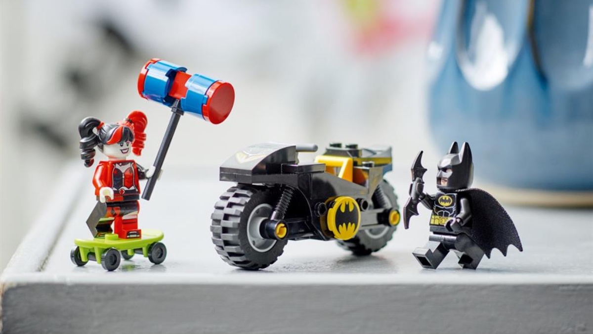 LEGO 76220 Batman versus Harley Quinn pops up on LEGO.com