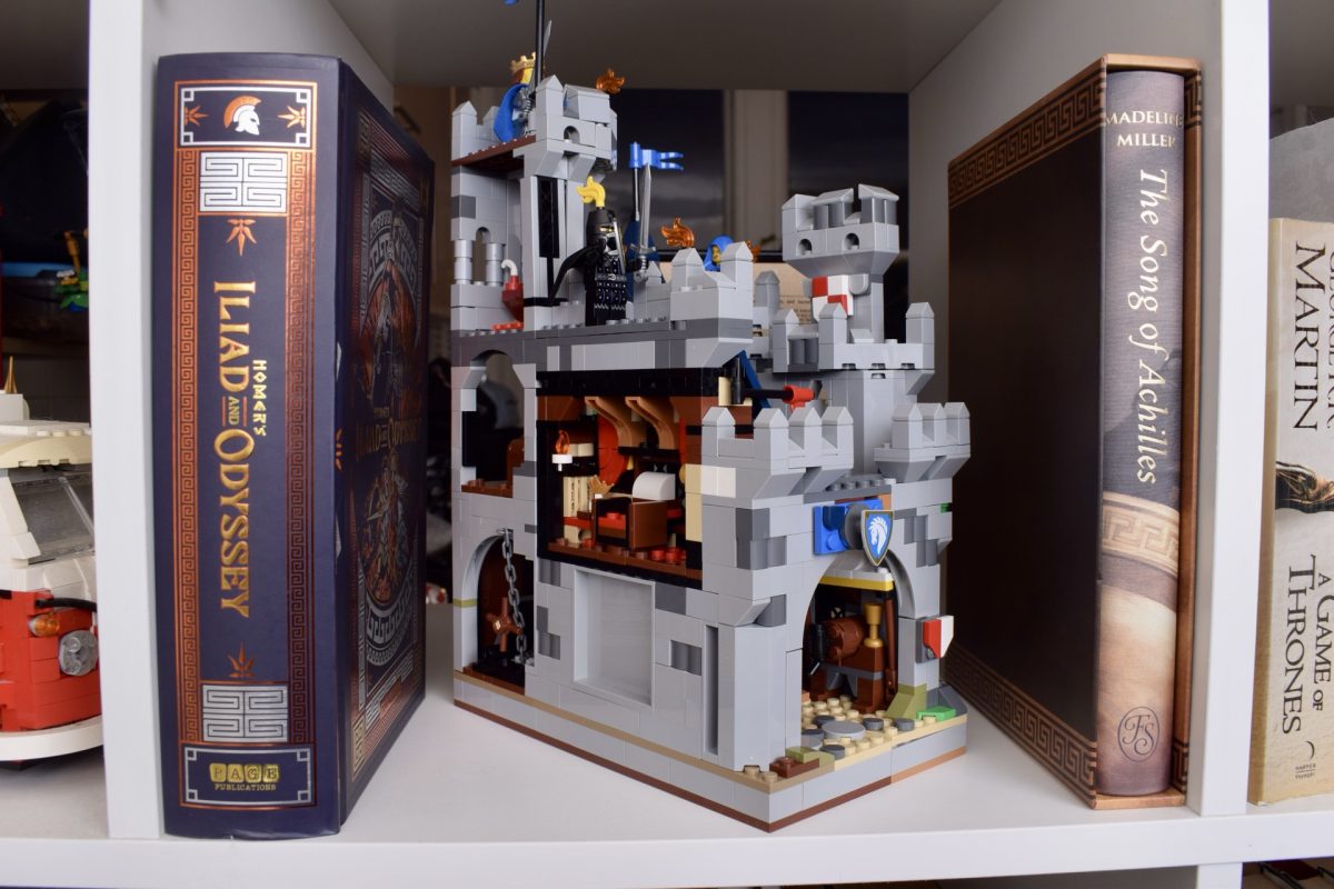 LEGO Creator 3 in 1 31168 Medieval Horse Knight Castle book nook 21 1200x800