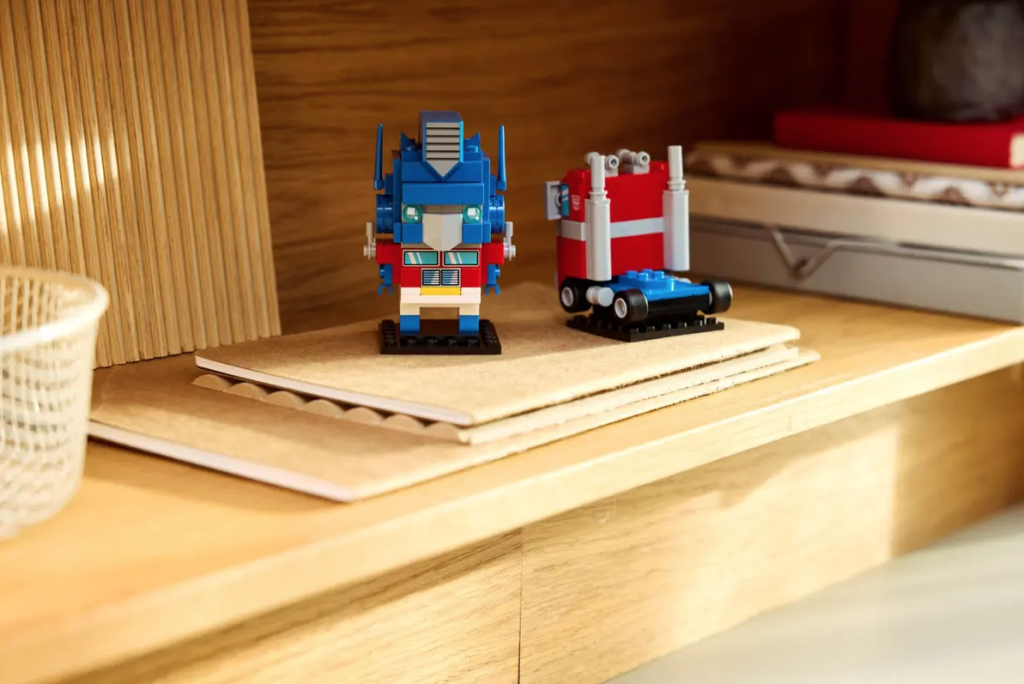 LEGO BrickHeadz 40803 Optimus Prime Robot Vehicle 7 1024x684